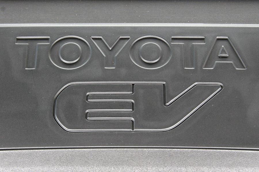  Toyota RAV4 EV 2012 года  (фото 86 из 107)